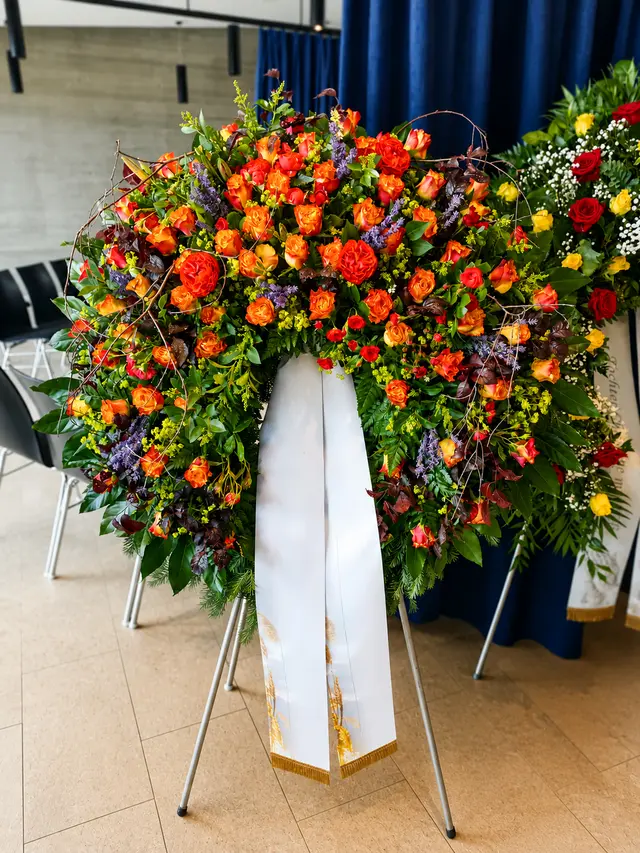 Florale Trauerdekoration