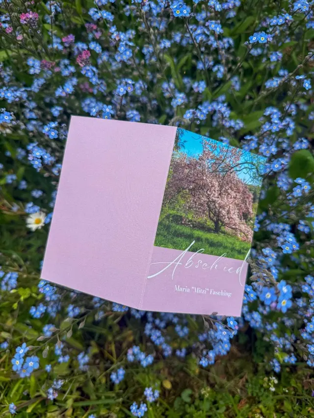 Trauerkarte in Rosa mit Kirschblütenbaum für Maria Mitzi Fasching
